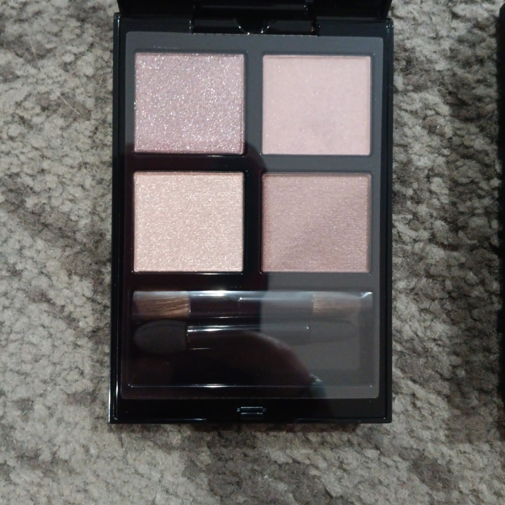 Addiction Tokyo Pink Neutral Eyeshadow Quad - Soft Rose & Champagne - Picture 2 of 3